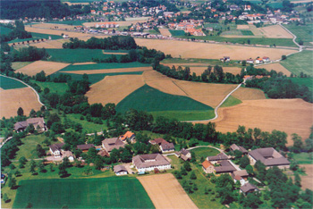 Ortschaft Rodl, hinten Walding, 1997