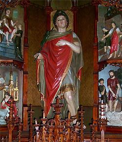 Der hl. Alban in der Mitte des Hochaltars in der Pfarrkirche von Goldwörth